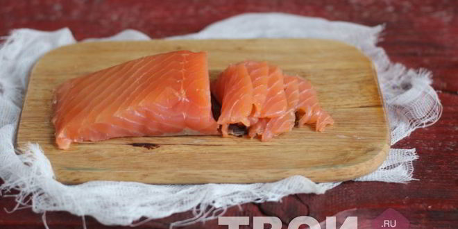 Рецепт канапе с семгой и паштетом из оливок и маслин