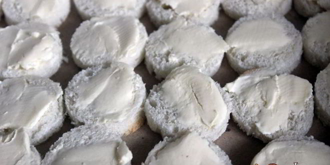 Рецепт канапе с сервелатом и свежим огурцом