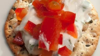 Рецепт Канапе с сырной массой и сладким перцем