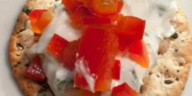 Рецепт канапе с сырной массой и сладким перцем