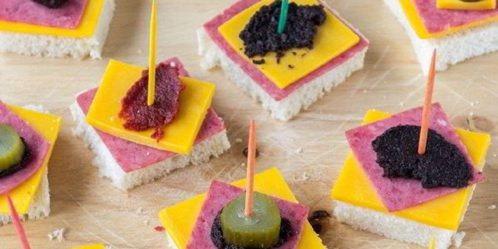 Как приготовить простые канапе на шпажках