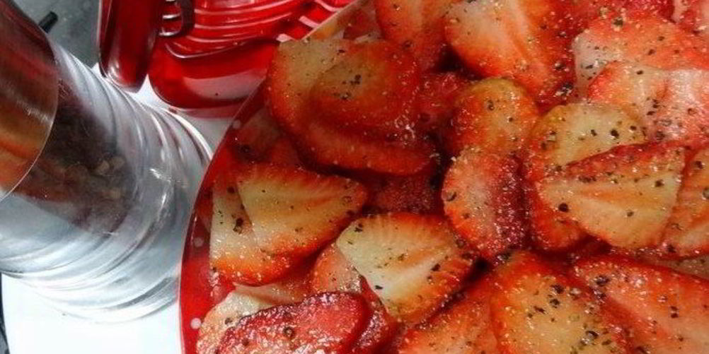 Как приготовить карпаччо из клубники, лососины, грибов и копченого сыра скаморца