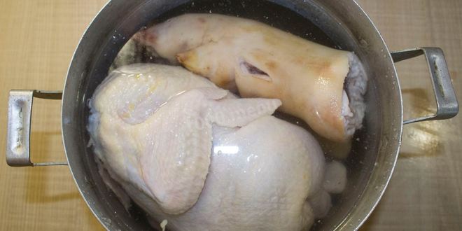 Рецепт холодца из курицы и свиных ножек