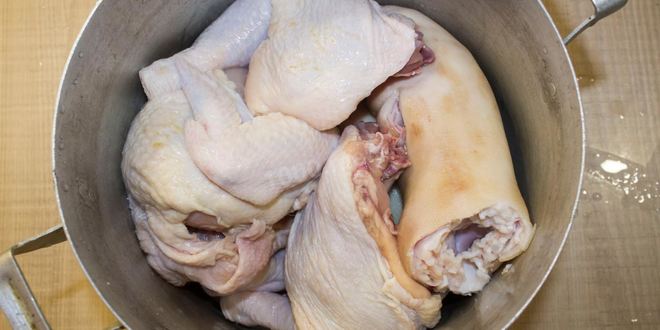 Рецепт холодца из курицы и свиных ножек