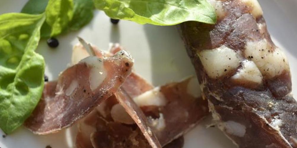 Как приготовить колбасу сыровяленую своими руками