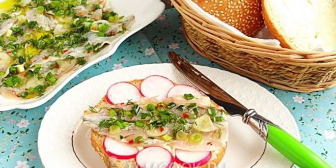 Рецепт маринованной корюшки с зеленью и перцем чили