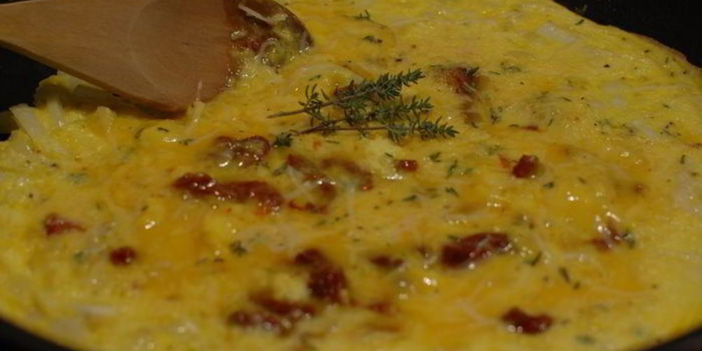 Как приготовить фриттату с вялеными помидорами и сыром