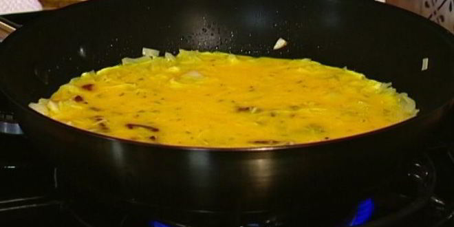 Рецепт фриттаты с вялеными помидорами и сыром