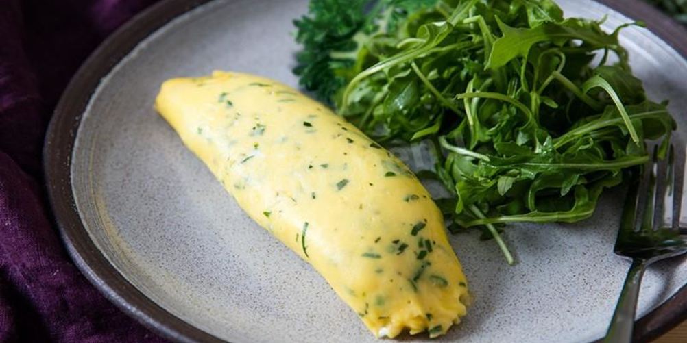 Как приготовить классический французский омлет с зеленью