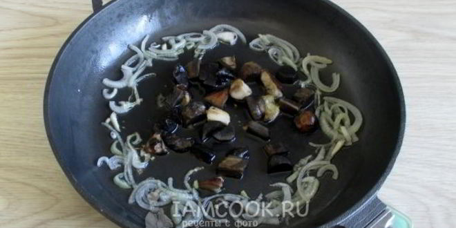 Рецепт омлета с грибами и сыром