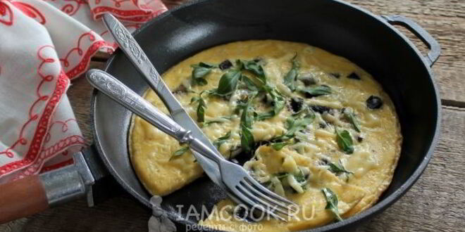 Рецепт омлета с грибами и сыром