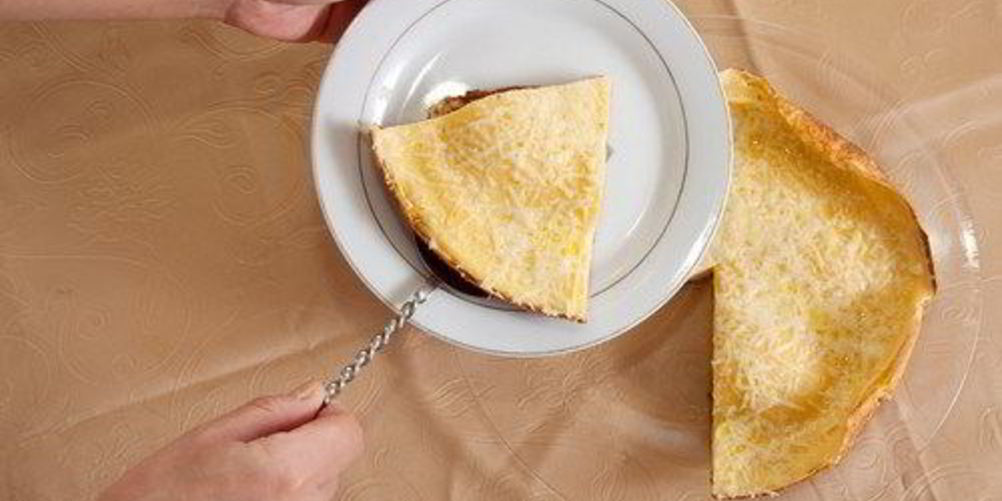 Как приготовить омлет с карамелизованной грушей, горгонзолой, беконом и орехами пекан