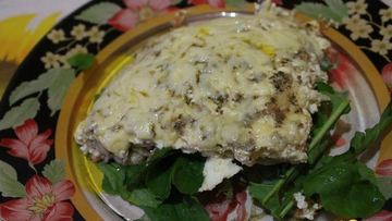 Рецепт Омлета с креветками и грибами на подушке из рукколы