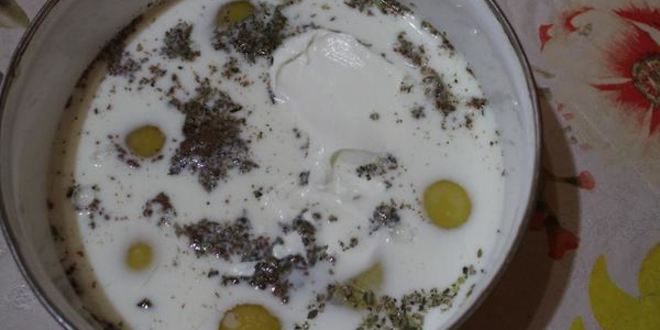 Рецепт омлета с креветками и грибами на подушке из рукколы