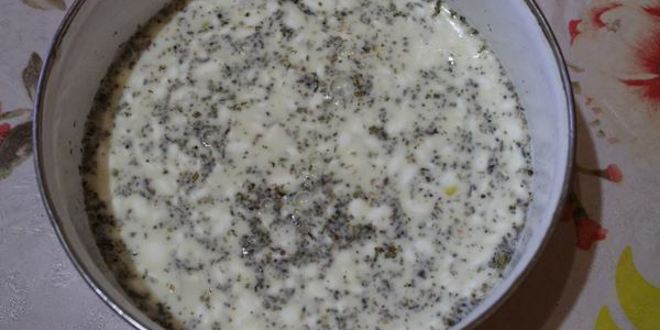 Рецепт омлета с креветками и грибами на подушке из рукколы