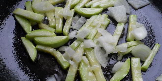 Рецепт омлета с курицей и кабачками