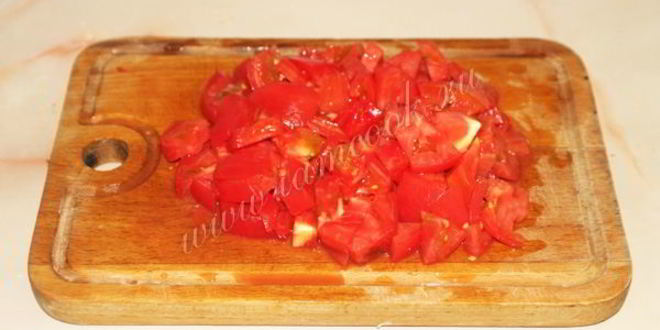 Рецепт омлета с помидорами, луком и укропом