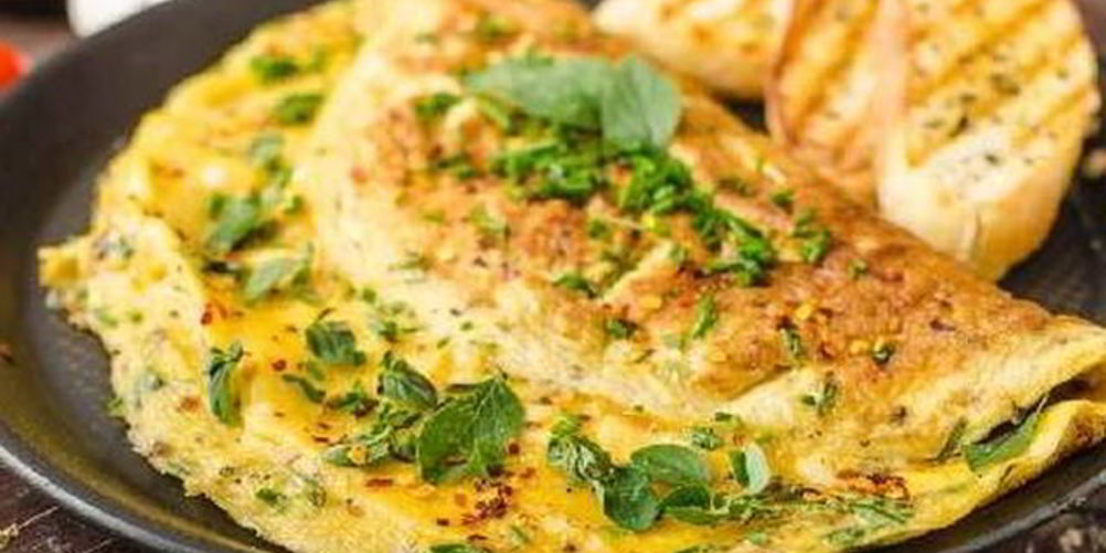 Как приготовить омлет с сыром и зеленью