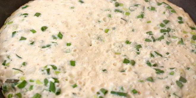 Рецепт омлета с творогом и зеленым луком