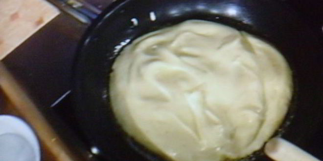 Рецепт сладкого омлета с карамелизированными сливами