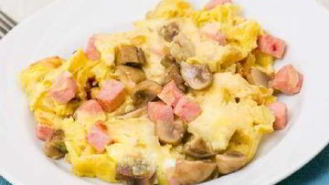 Рецепт Сытного омлета с грибами и ветчиной