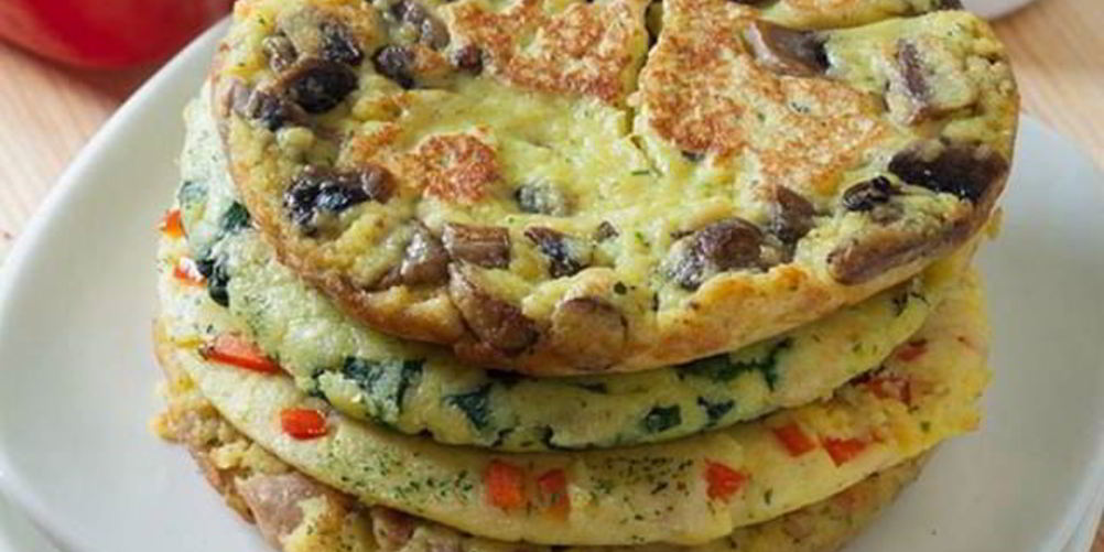 Как приготовить закусочные картофельные омлеты