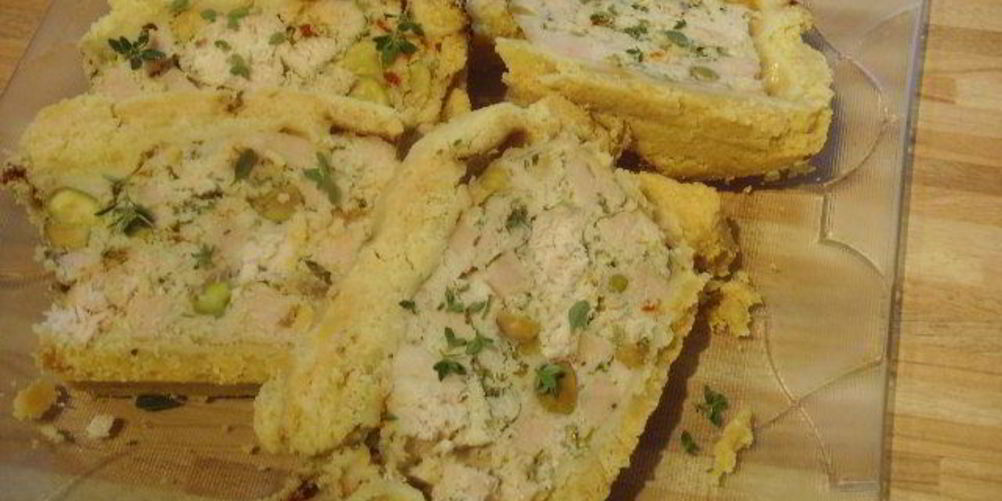 Как приготовить куриный паштет с фисташками, запеченный в тесте