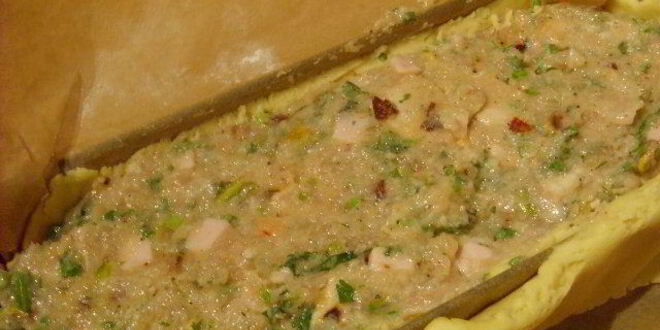 Рецепт куриного паштета с фисташками, запеченный в тесте