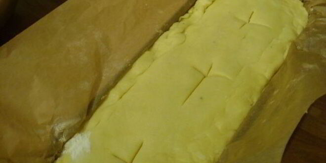 Рецепт куриного паштета с фисташками, запеченный в тесте