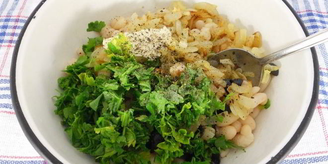 Рецепт паштета из фасоли с луком и оливками