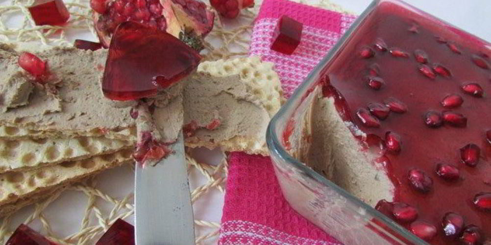 Как приготовить паштет из куриной печени с коньяком и гранатовым желе