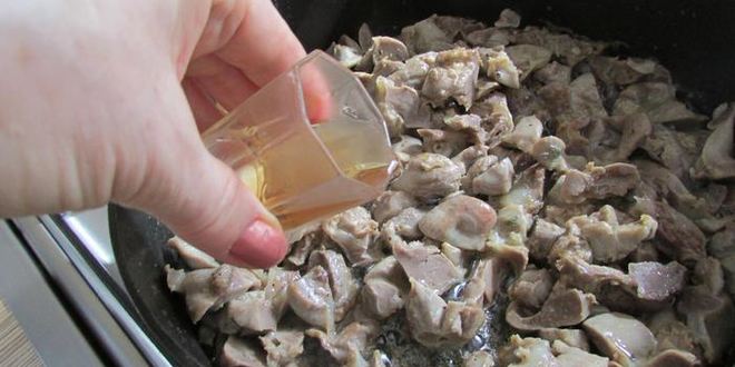 Рецепт паштета из куриных желудков с морковью и луком