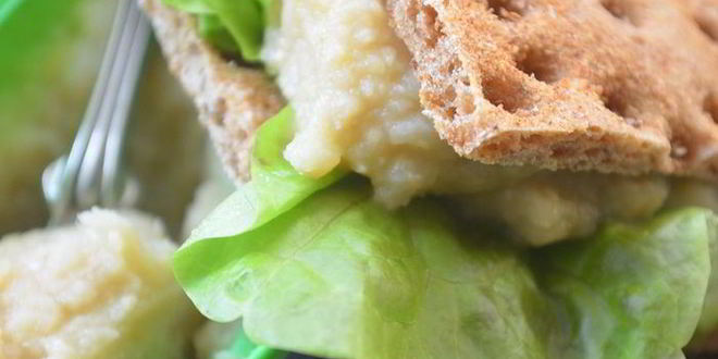 Рецепт паштета из нута с яблоками и хлебцами из отрубей