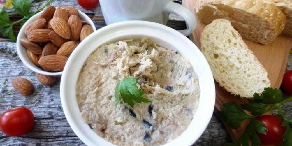 Как приготовить паштет из запеченной скумбрии с чесноком