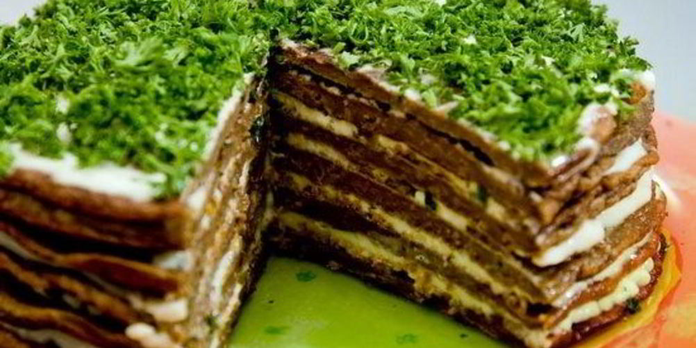 Как приготовить печеночный торт с морковью и луком