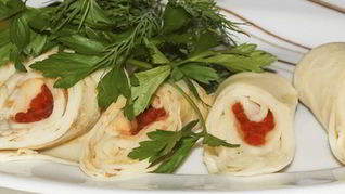 Рецепт Нежных роллов из блинов и красной икры