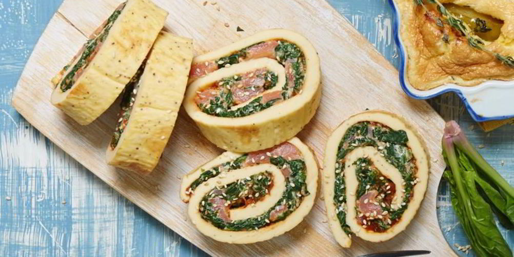 Как приготовить ролл из омлета со шпинатом и лососем в азиатском стиле