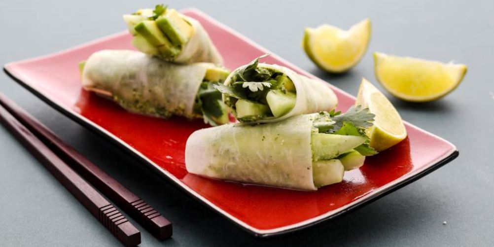 Как приготовить роллы из дайкона с огурцом и авокадо