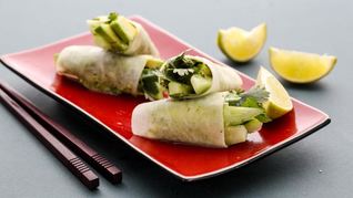 Рецепт Роллов из дайкона с огурцом и авокадо