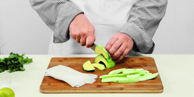 Рецепт роллов из дайкона с огурцом и авокадо