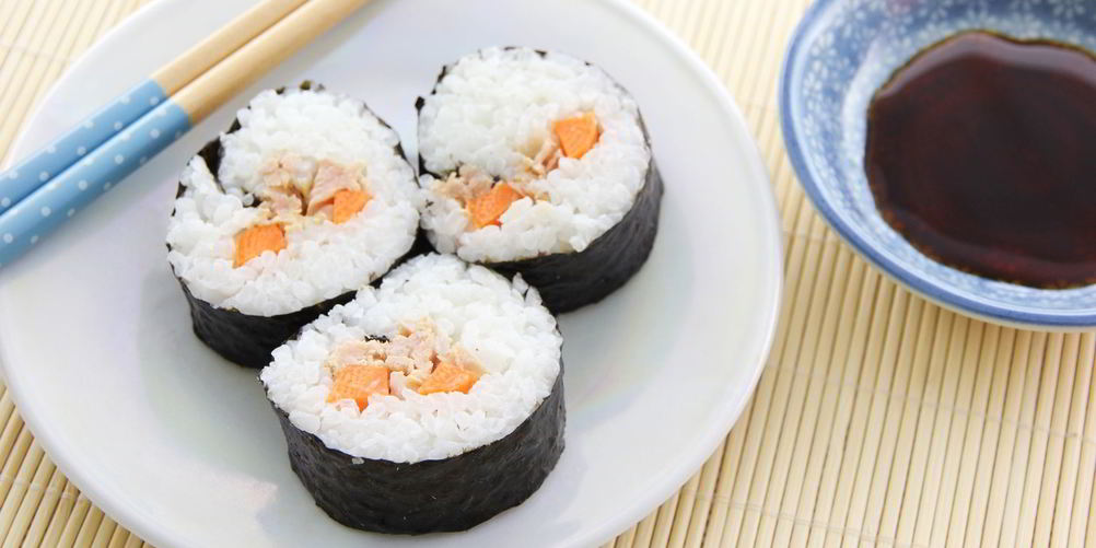 Как приготовить роллы с консервированным тунцом