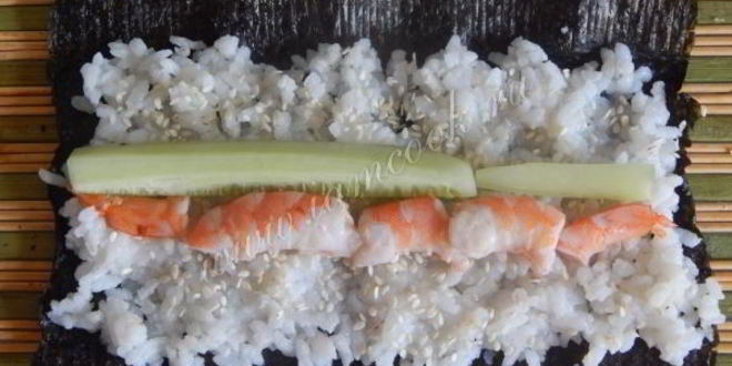 Рецепт роллов с креветками и огурцом