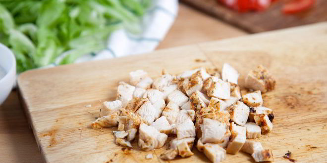 Рецепт роллов с куриной грудкой и салатом