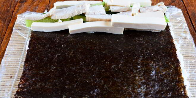 Рецепт роллов с огурцом, курицей и тофу