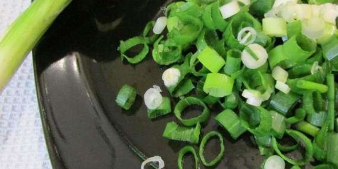 Рецепт роллов с яичных блинчиков с курицей и салатом