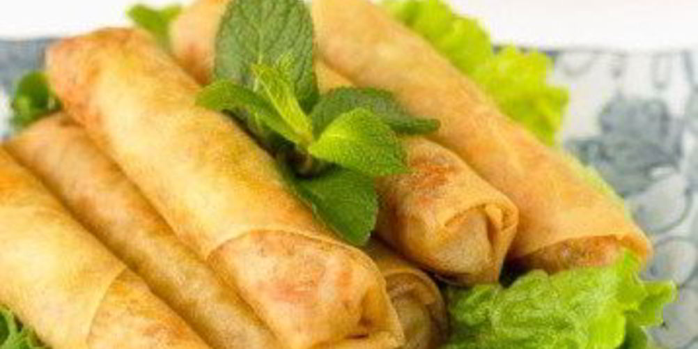 Как приготовить спринга-роллов с крабами по-вьетнамски с листьями мяты и сладким соусом чили