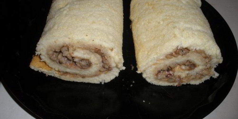 Как приготовить бисквитный рулет с орехами