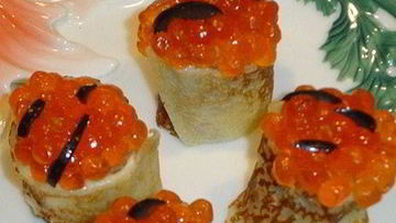 Рецепт Блинных рулетиков с творожным сыром и икрой