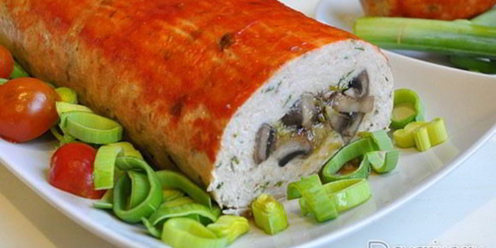 Как приготовить куриный рулет с грибами и луком-пореем