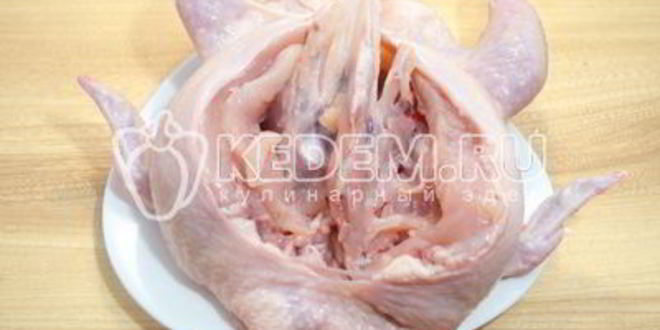 Рецепт куриного рулета с грибами праздничный